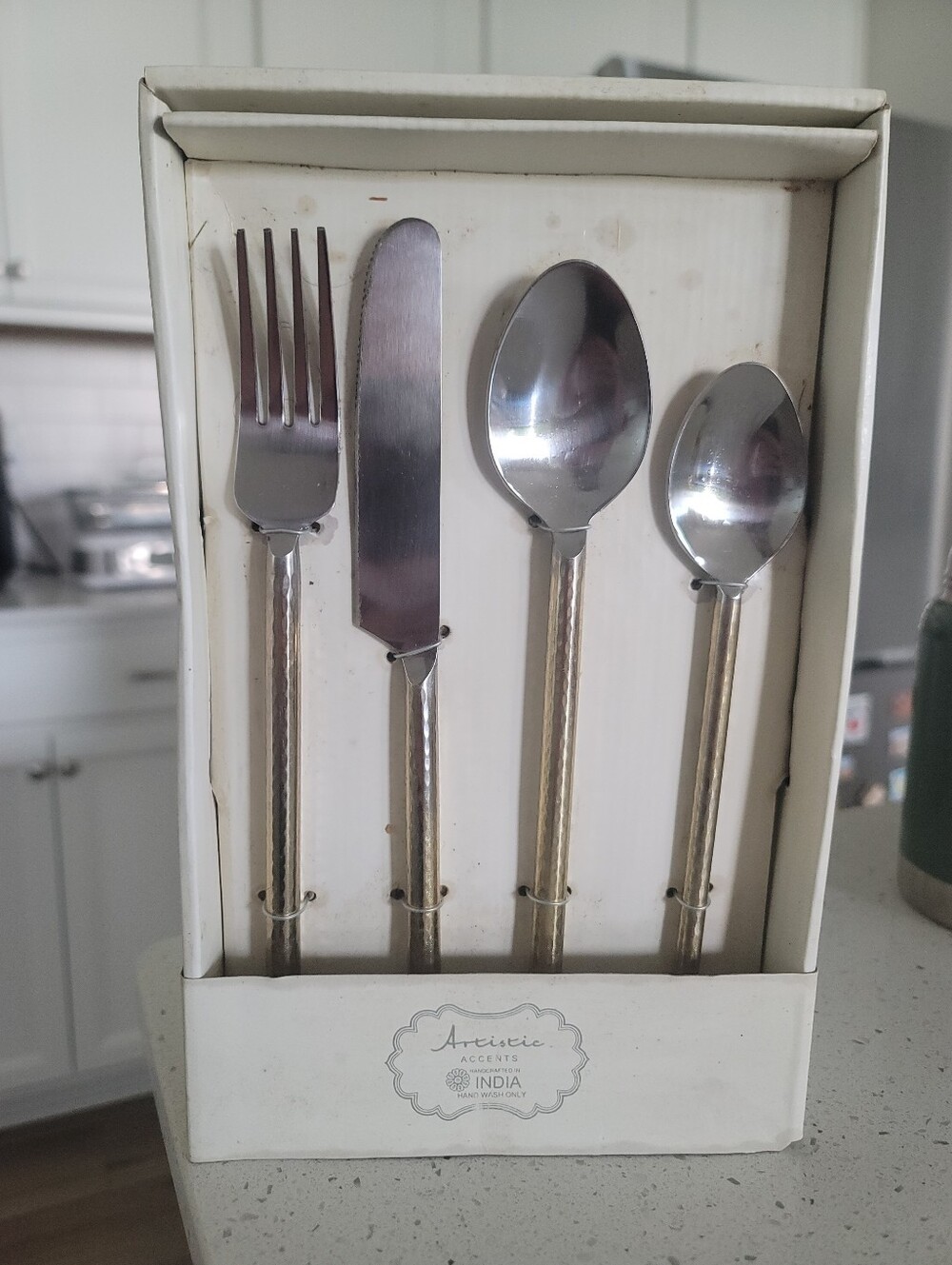 Dinner Set - Picture 2 of 3
